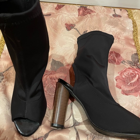 Black Open-toed Booties - Picture 3 of 3